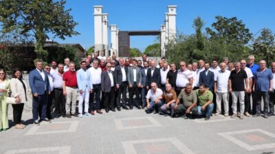 Bursa Büyükşehir Belediyesi Başkanvekili Şahin Biba, Karacabey ilçesinde muhtarlarla bir