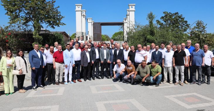 Bursa Büyükşehir Belediyesi Başkanvekili Şahin Biba, Karacabey ilçesinde muhtarlarla bir