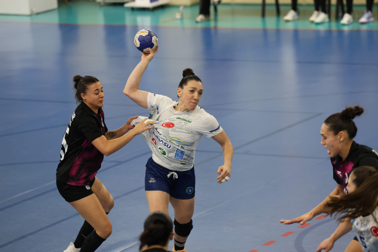 Bursa Büyükşehir Belediyespor mağlubiyeti atlattı