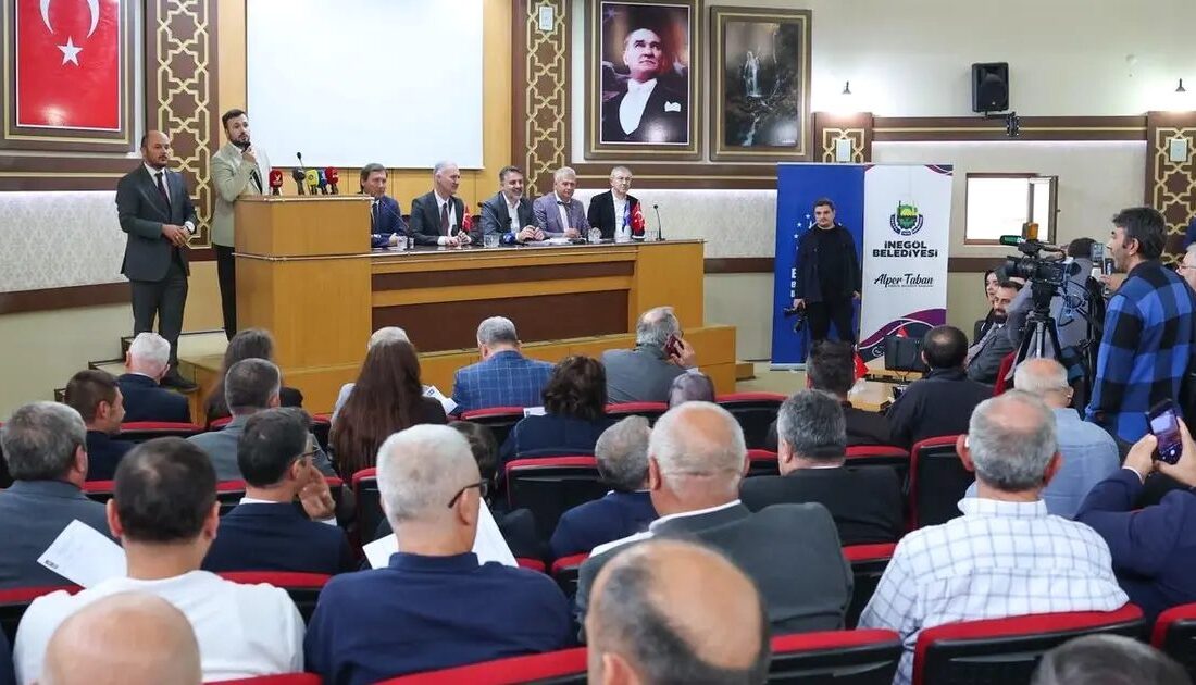 Bursa İnegöl'de muhtarlar toplantısı gerçekleştirildi. Toplantı değerlendirmeleri ve ilçedeki güncel