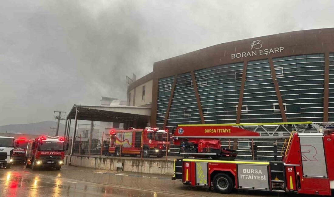 Bursa Kestel'deki fabrika yangını başarılı operasyonlarla söndürüldü. Yetkililer, hasarın büyümesini