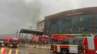Bursa Kestel'deki fabrika yangını başarılı operasyonlarla söndürüldü. Yetkililer, hasarın büyümesini