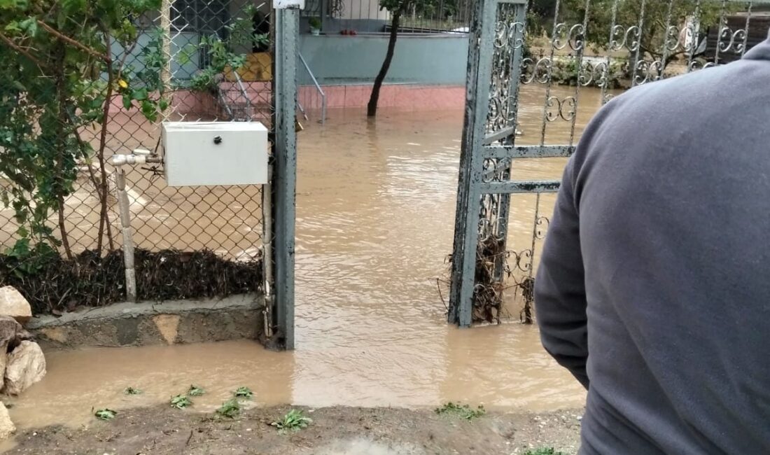 Bursa Mudanya'da sağanak şiddetini artırdı. Yağışların etkisiyle hava koşulları olumsuz