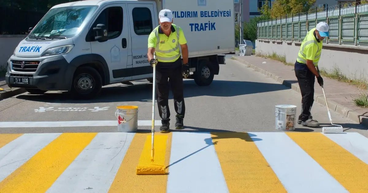 Bursa Yıldırım'da okul çevresi düzenlemesiyle ulaşım ve güvenlik altyapısı geliştirilerek