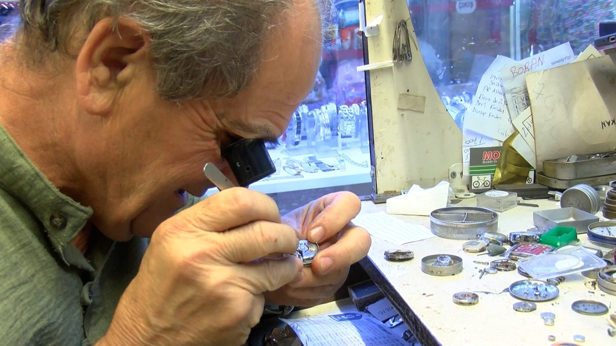 Bursa'da 50 yıllık kinetik saat onarımı konusunda uzman hizmetlerimizle, zamanınızın