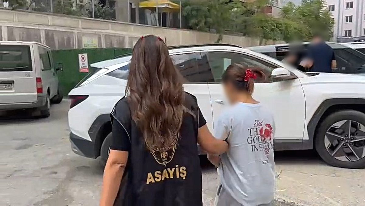 Bursa'da aranan hırsız güvenlik güçleri tarafından yakalanarak adalete teslim edildi.