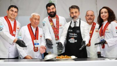 Bursa'da Bakan Vekili, yöresel tariflerle düzenlenen etkinlikte yer aldı; kültürel