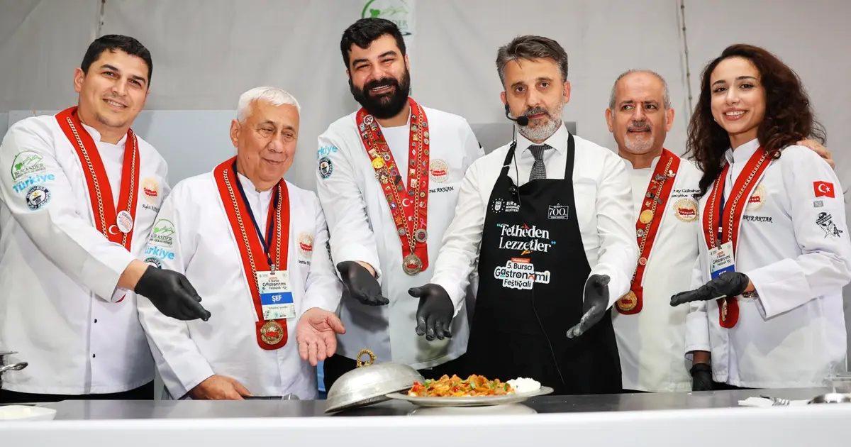 Bursa'da Bakan Vekili, yöresel tariflerle düzenlenen etkinlikte yer aldı; kültürel