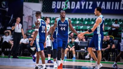 Bursa'da düzenlenen basketbol turnuvasında heyecan dorukta. Takımların mücadeleleri ve canlı