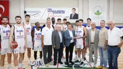 Bursa'da düzenlenen basketbol turnuvası başarıyla tamamlandı. Takımlar ve oyuncular tarafından