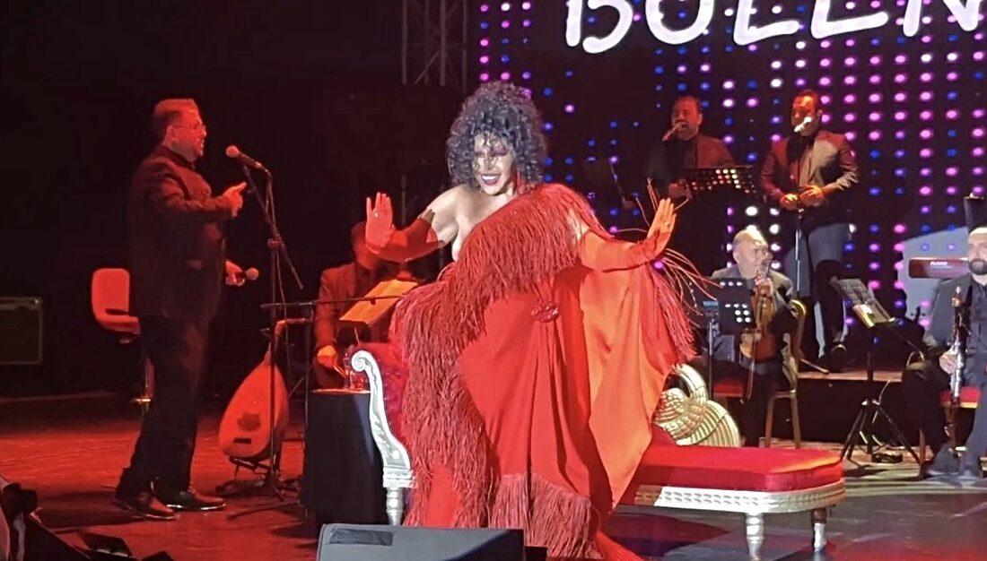 Bursa'da gerçekleştirilen Bülent Ersoy konserinin coşkulu ve unutulmaz anlarını, detaylı
