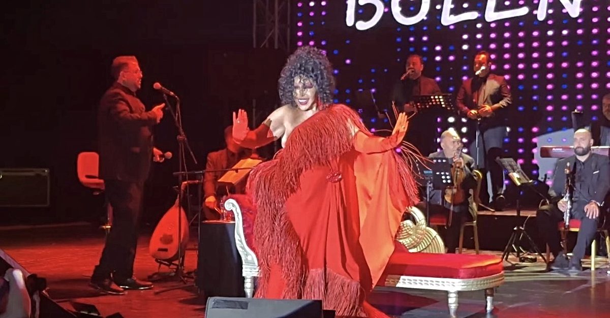 Bursa'da gerçekleştirilen Bülent Ersoy konserinin coşkulu ve unutulmaz anlarını, detaylı