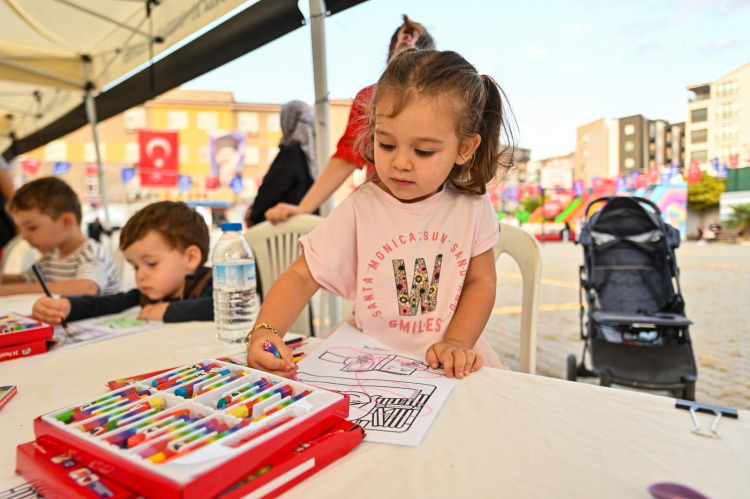 Bursa'da Çocuk Şenliği Yunus Park'ta Gerçekleşti