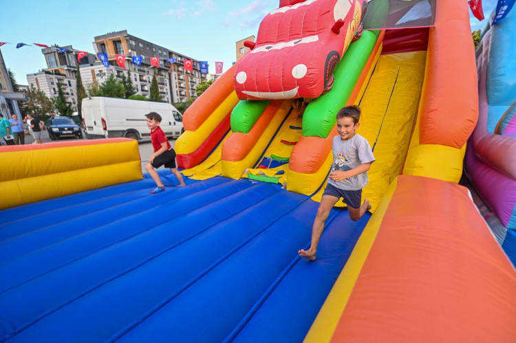 Bursa'da Çocuk Şenliği Yunus Park'ta Gerçekleşti
