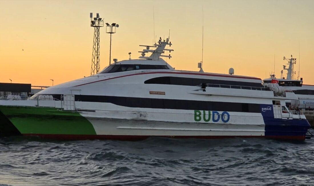 Bursa'da deniz otobüsü seferleri, olumsuz hava koşulları nedeniyle geçici olarak