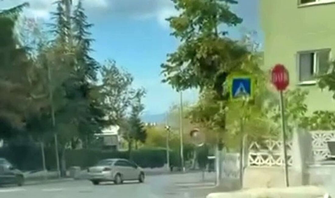 Bursa'da drift yapan sürücünün güvenlik kameralarına yansıyan görüntüleri, dikkat çekici