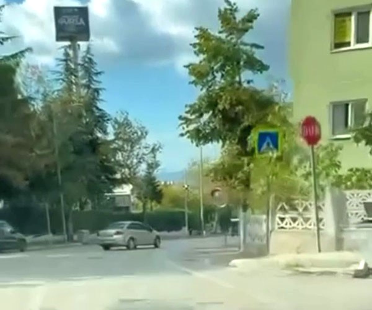 Bursa'da drift yapan sürücünün güvenlik kameralarına yansıyan görüntüleri, dikkat çekici