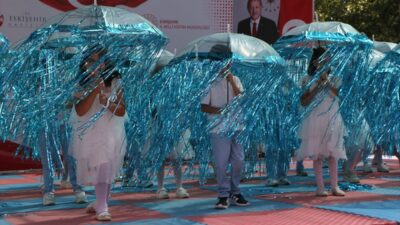 Bursa'da eğitim yılı resmi olarak başladı ve öğrenciler, eğitim kurumları