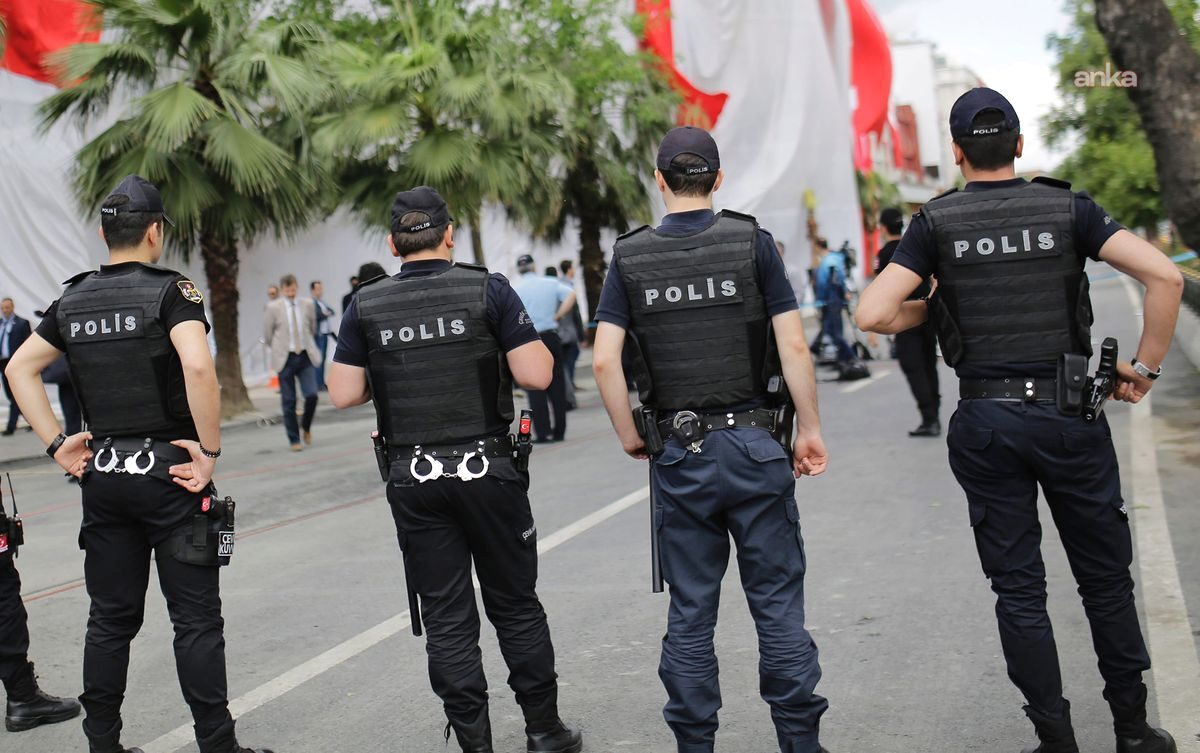 Bursa'da Emniyet Sendikası, çalışanların hakları için iş bırakma kararı aldı.