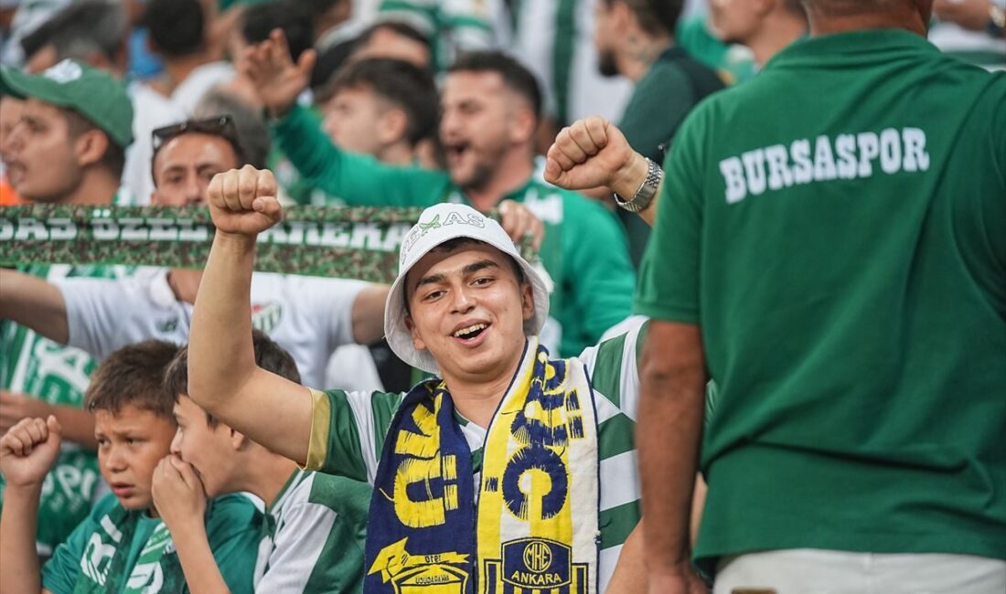 Bursa'da gerçekleşen futbol karşılaşmasında, takımlar arasındaki müthiş mücadele sonucunda 4-0'lık