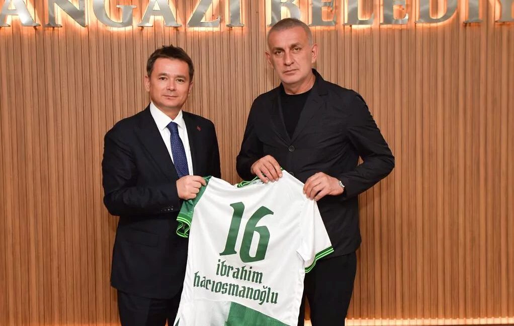 Bursa'da düzenlenen Futbol Zirvesi, spor dünyasının önemli isimlerini bir araya