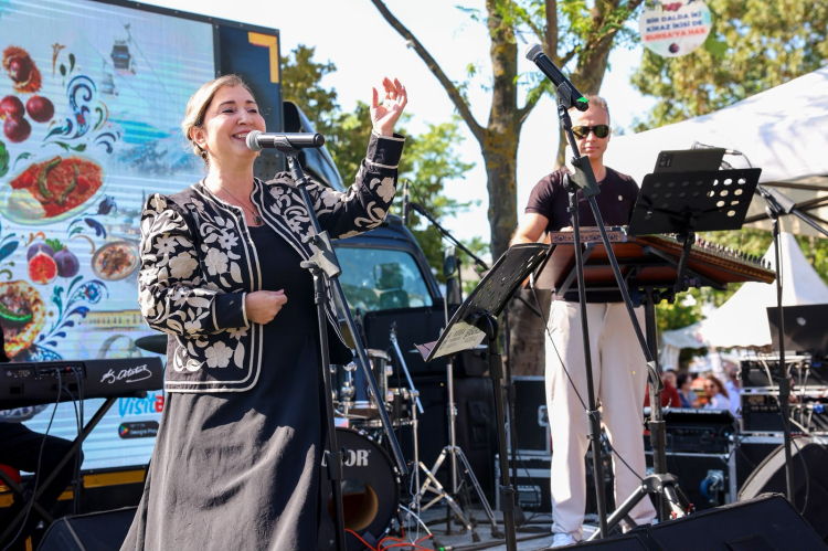 Bursa'da Gastronomi ve Müzik Festivali coşkusu