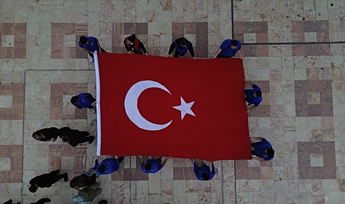 Bursa'da Gaziler Günü coşkulu etkinlikleri, saygı duruşu ve anma programlarıyla