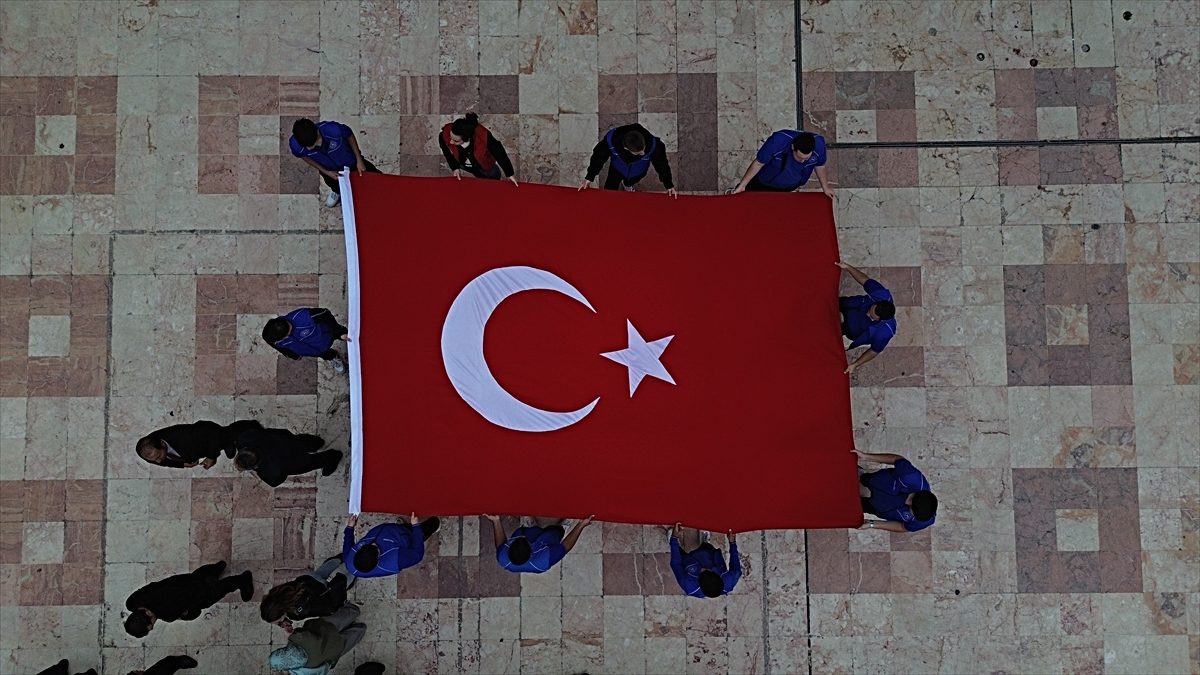 Bursa'da Gaziler Günü coşkulu etkinlikleri, saygı duruşu ve anma programlarıyla
