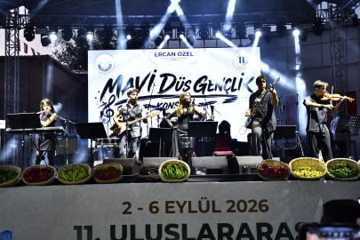 Bursa'da Genç Müzisyenlerden Coşkulu Performans