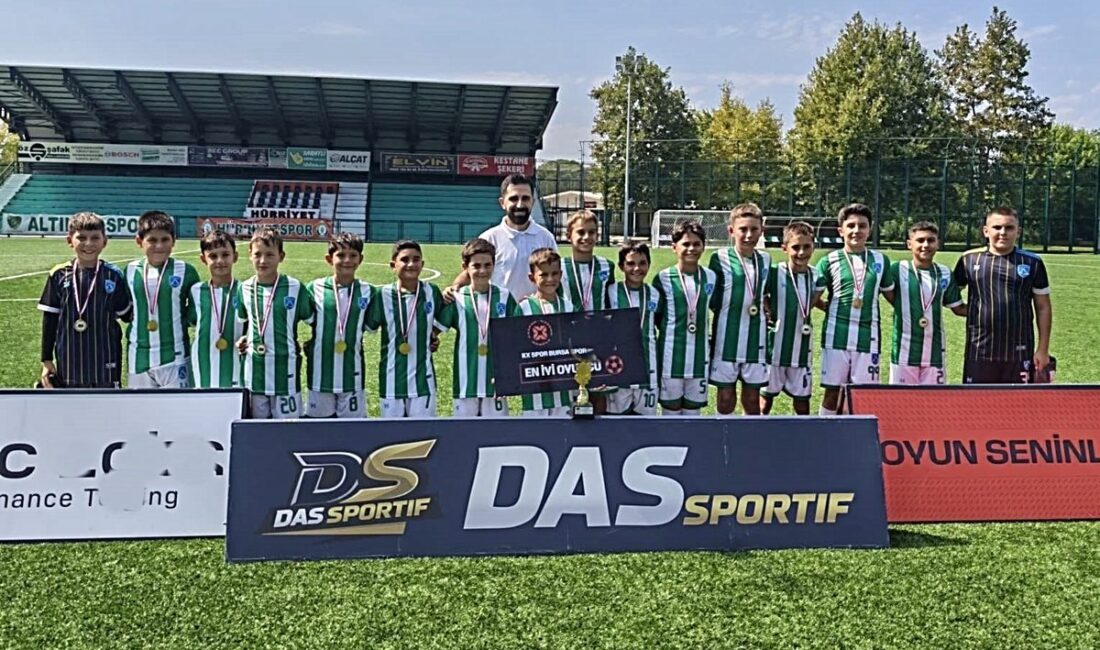 Bursa'da genç sporcularımız çeşitli dallarda şampiyon olarak ilimizi gururlandırdı. Başarılarıyla