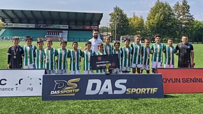Bursa'da genç sporcularımız çeşitli dallarda şampiyon olarak ilimizi gururlandırdı. Başarılarıyla