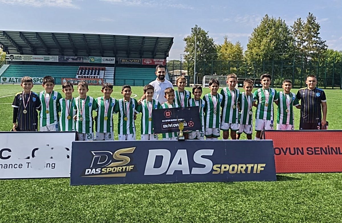 Bursa'da genç sporcularımız çeşitli dallarda şampiyon olarak ilimizi gururlandırdı. Başarılarıyla