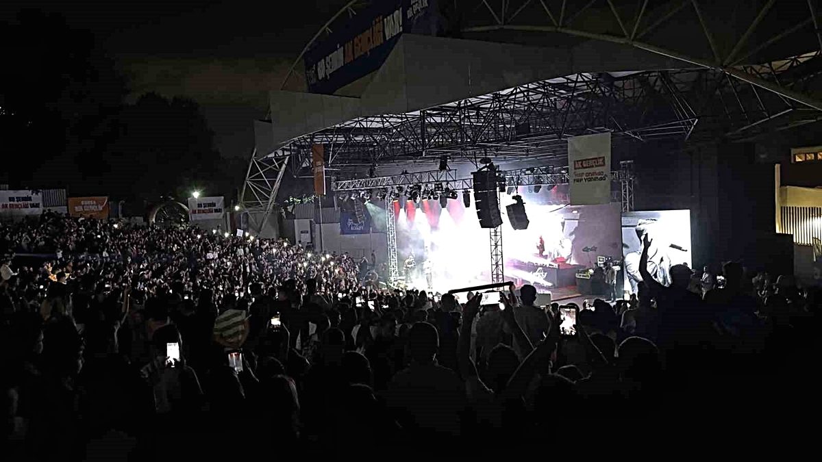 Bursa'da gerçekleşen Gençlik Festivaliyle gençlik coşkusunu deneyimleyin. Unutulmaz etkinlikler ve