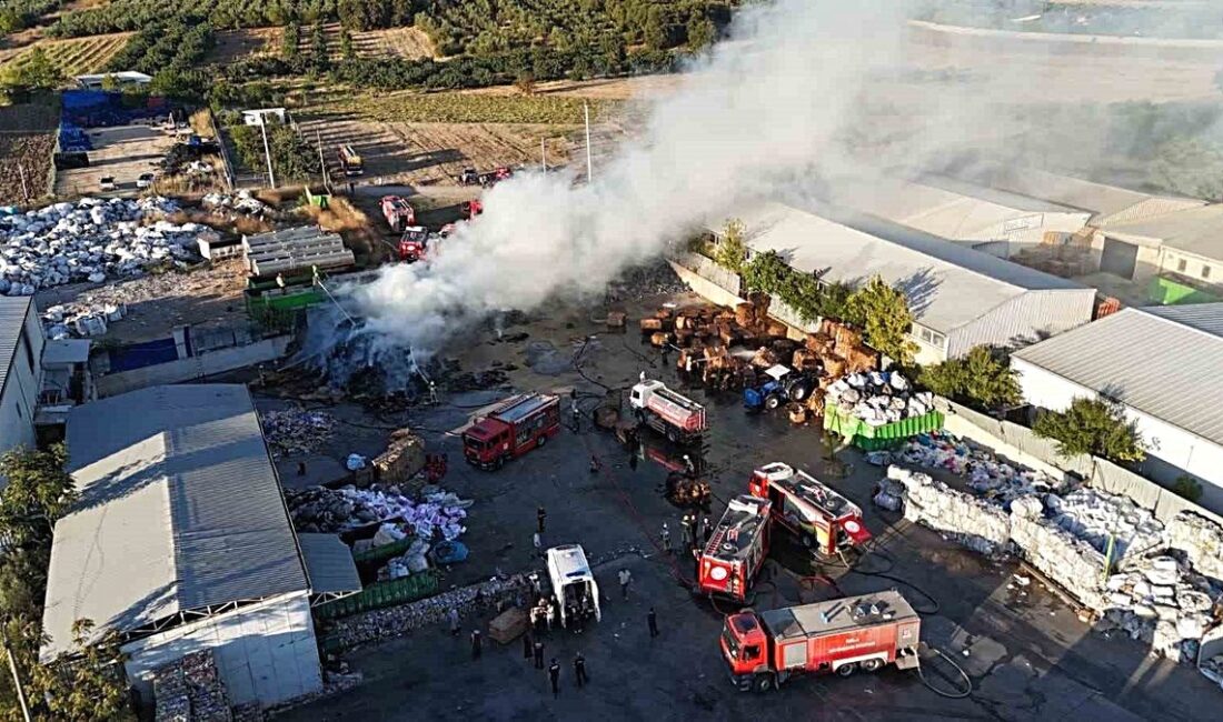 Bursa'daki geri dönüşüm deposunda çıkan yangın sonucu 1 kişi dumandan