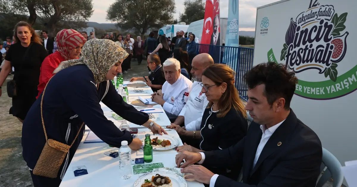Bursa'da düzenlenen İncir Festivali ile yerel kültürü ve ürünleri keşfedin,