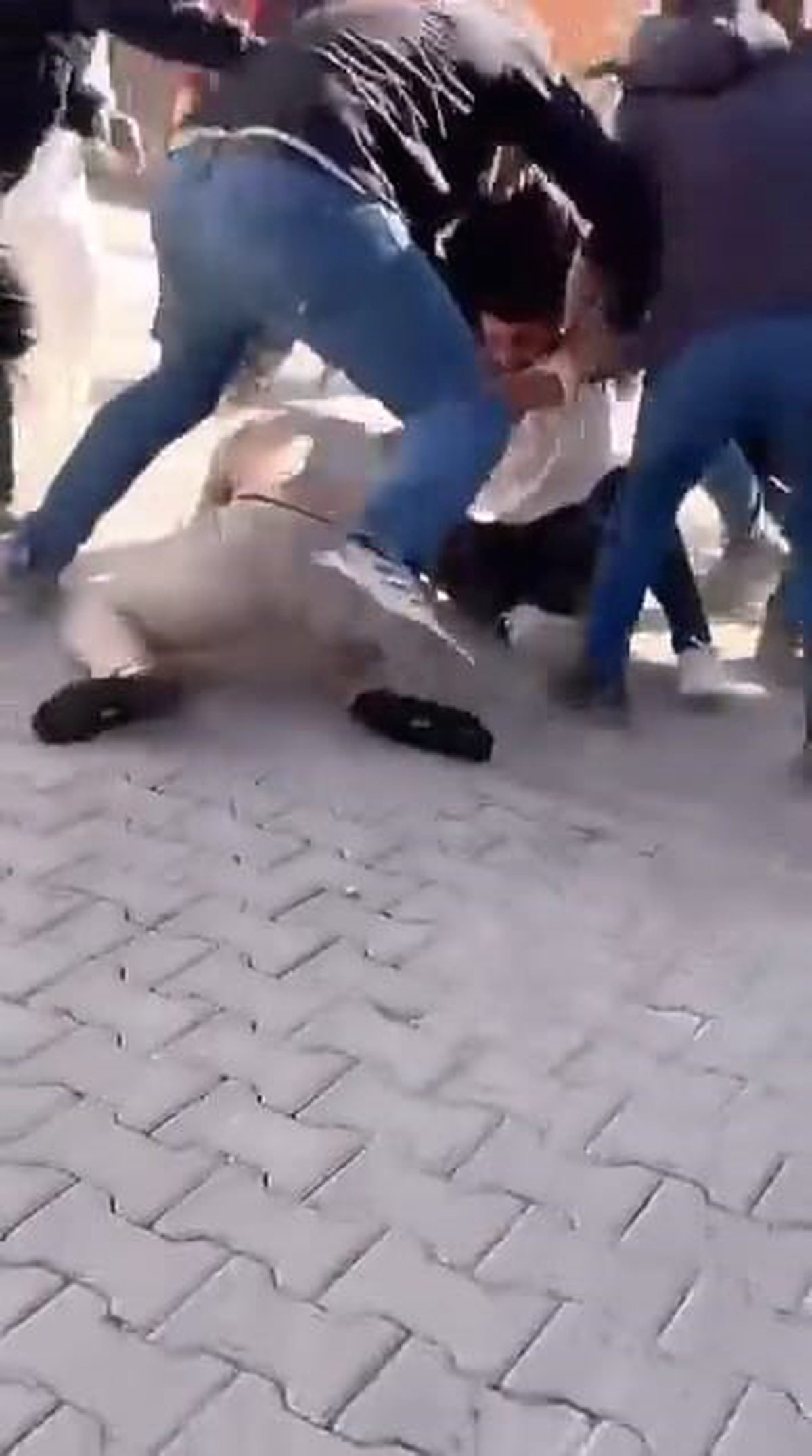 Bursa'da inşaat alanında yaşanan şiddetli kavga hakkında detaylar ve gelişmeler.
