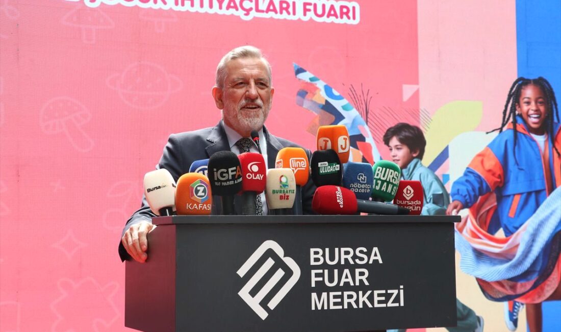 Bursa'da düzenlenen Junioshow Bebek ve Çocuk Fuarı, anne ve babalara