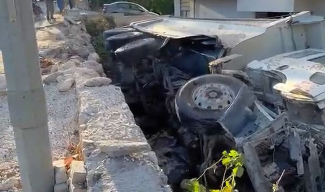 Bursa'da kontrolden çıkan hafriyat kamyonu kazaya neden oldu. Detaylar ve