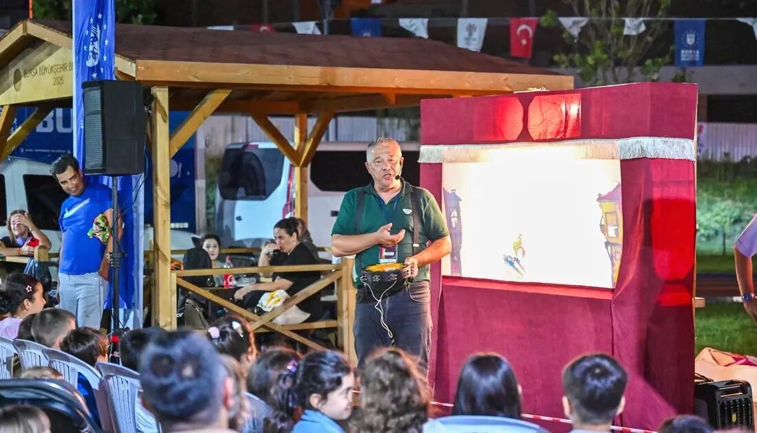 Bursa'da düzenlenen Kukla ve Karagöz Buluşması etkinlikleriyle geleneksel gölge tiyatrosunun