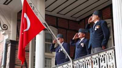 Bursa'da Kurtuluş Günü kutlamalarıyla tarihimiz ve kahramanlarımızı anıyoruz. Bu anlamlı