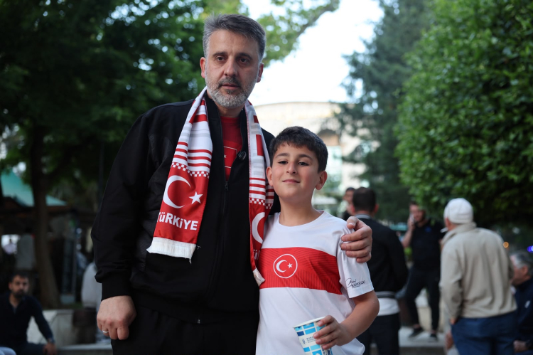 Bursa'da Milli Takım Maçına Büyük İlgi
