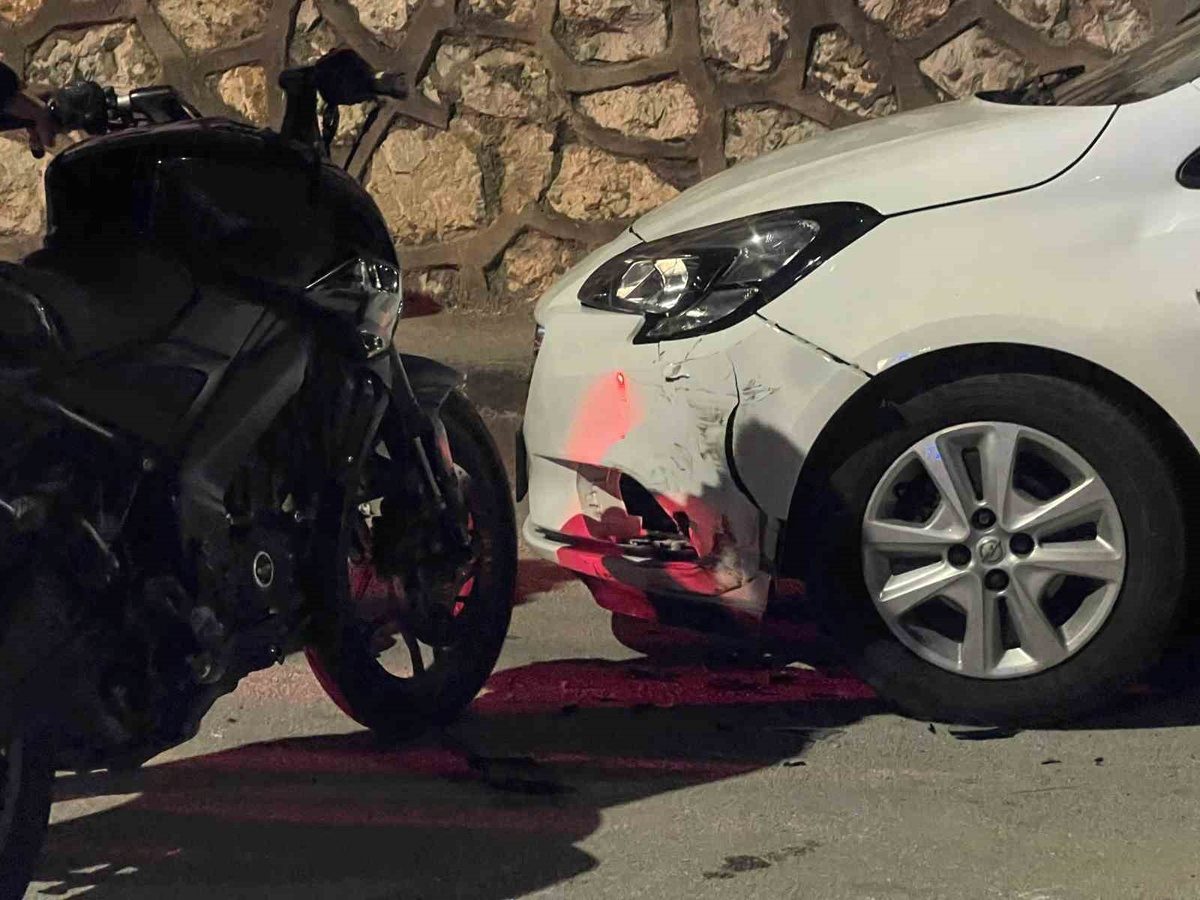 Bursa'da meydana gelen motosiklet kazasında 2 kişi yaralandı. Olayla ilgili