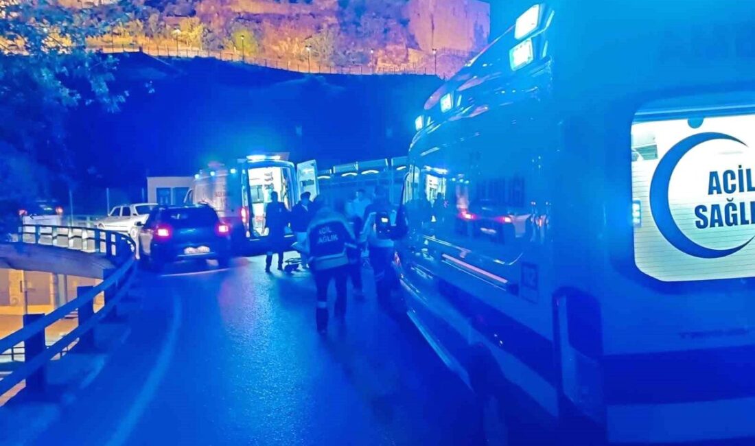 Bursa'da meydana gelen motosiklet kazasında 3 kişi yaralandı, sürücü ise