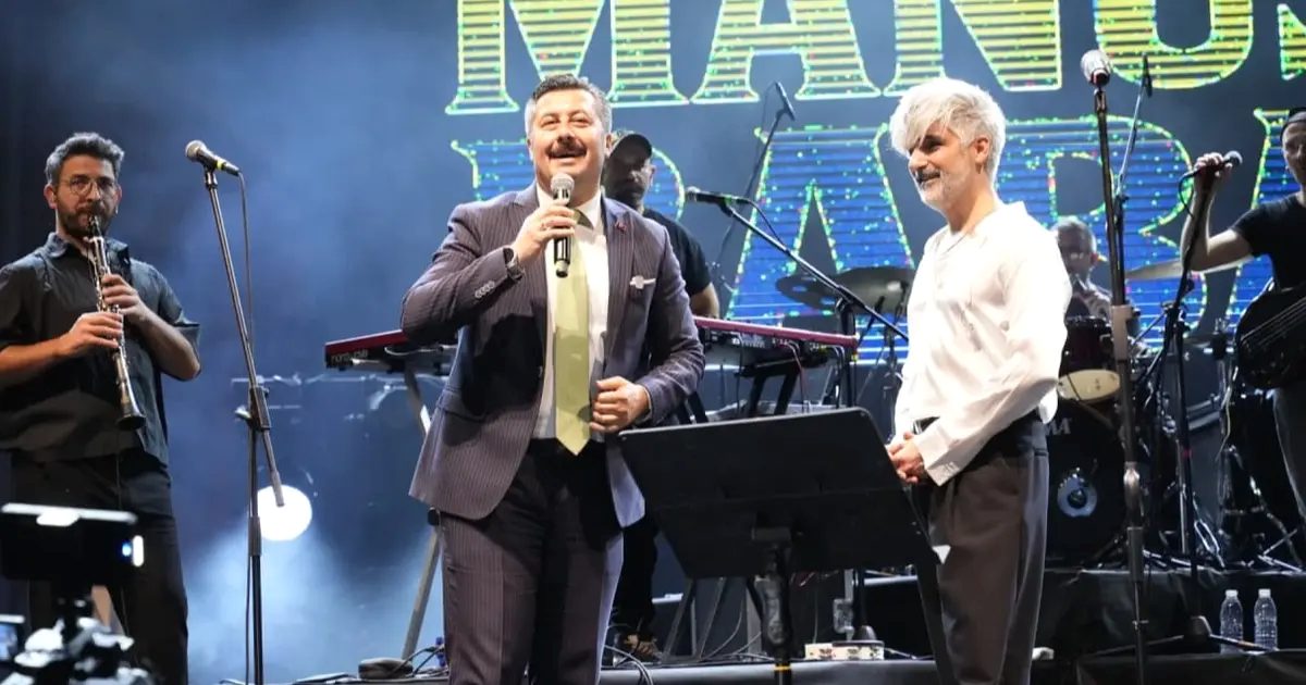 Bursa'da gerçekleşen muhteşem festival coşkusu, geleneksel ve kültürel etkinliklerle dolu,