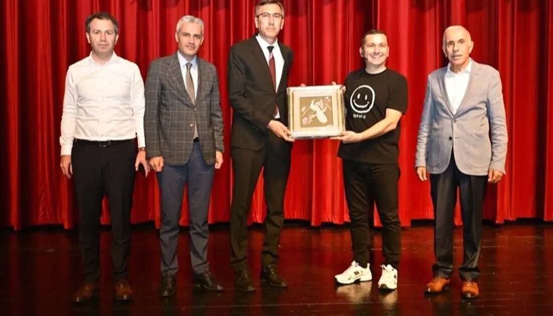 Bursa'da öğretmenler için düzenlenen oyun konferansında, eğitimde yenilikler ve etkileşimli