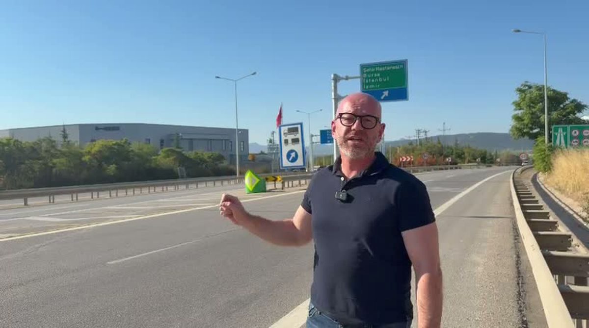 Bursa'da yaşanan otomobil kazasında 2 kişi hayatını kaybetti. Olayla ilgili