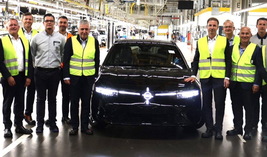 Bursa'da düzenlenen Otomotiv İş Birliği Zirvesi, sektör liderlerini bir araya