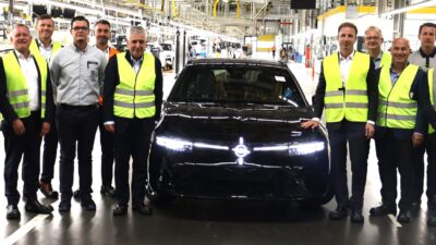 Bursa'da düzenlenen Otomotiv İş Birliği Zirvesi, sektör liderlerini bir araya