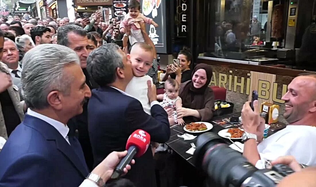 Bursa'da Özgür Özel, esnaf ve emekli ziyaretleriyle toplumun çeşitli kesimlerine