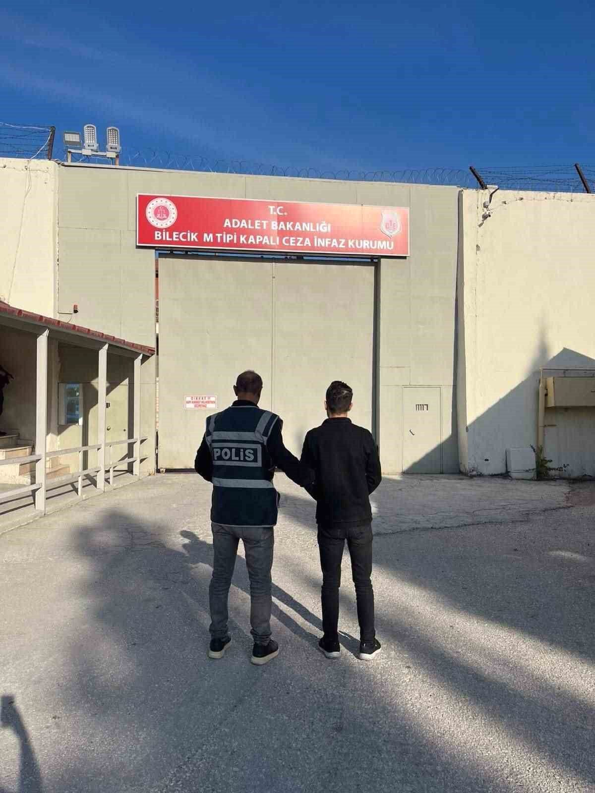 Bursa'da polis operasyonuyla dolandırıcılık çetesi çökertildi, suçlular adalete teslim edildi.